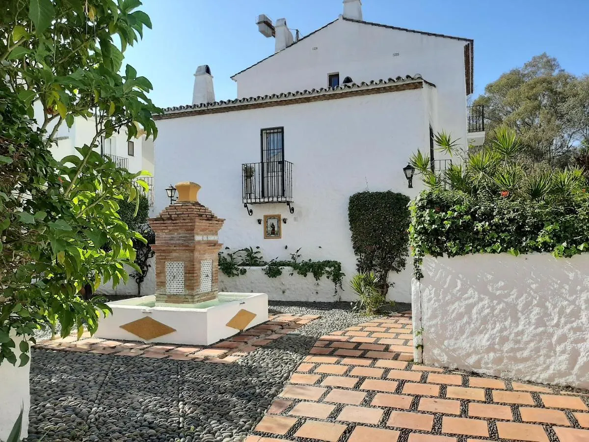 Benamara Gardens, Apartment With Pool, 100M From Beach Near Marbella & Estepona 0*,  Espanha